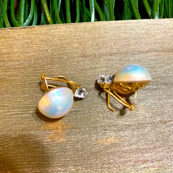 Faux Sea Pearl Earrings - Picture 3 of 6